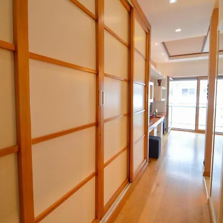 Spacious Park Apartman *